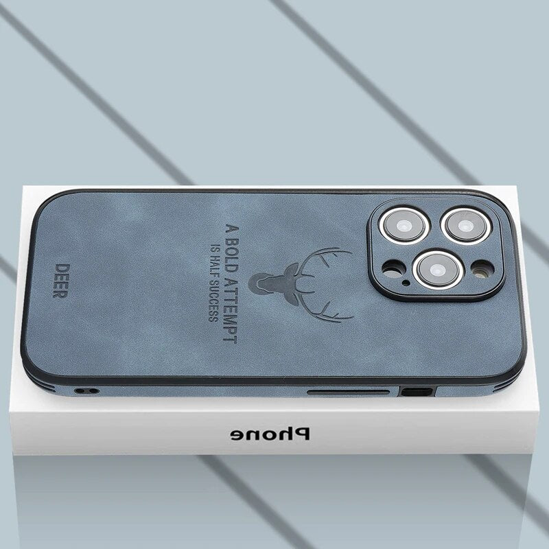 "Hochwertige braune Wildleder-iPhone-Hülle, stoßfest mit Kameraobjektivschutz für optimalen Luxus und Schutz."