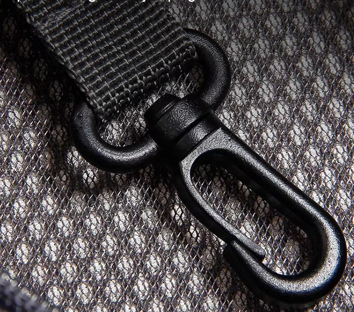 "Hunde-Tragetasche: graue, atmungsaktive Schultertasche mit gepolsterten Gurten für maximalen Komfort unterwegs."