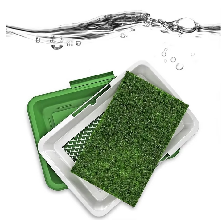 "Hundetoilette mit Kunstrasen und rutschfester Matte für stabilen, hygienischen Komfort zu Hause oder im Garten."