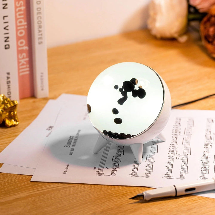 "Hypnotisierendes, musikreaktives Ferrofluid-Display mit schwarzer Flüssigkeit in Bewegung für stilvolle Lichtdekoration"