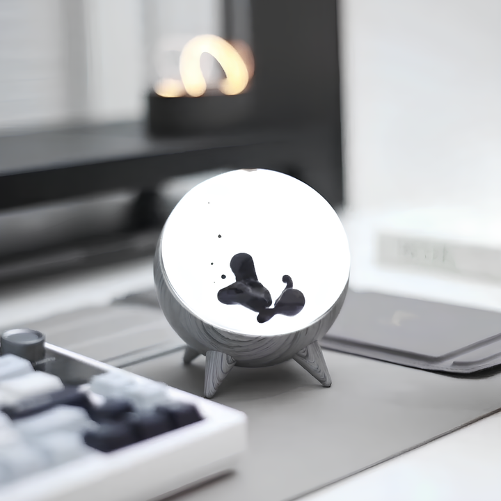 "Hypnotisierendes, musikreaktives Ferrofluid-Display mit schwarzer Flüssigkeit in Bewegung für stilvolle Lichtdekoration"