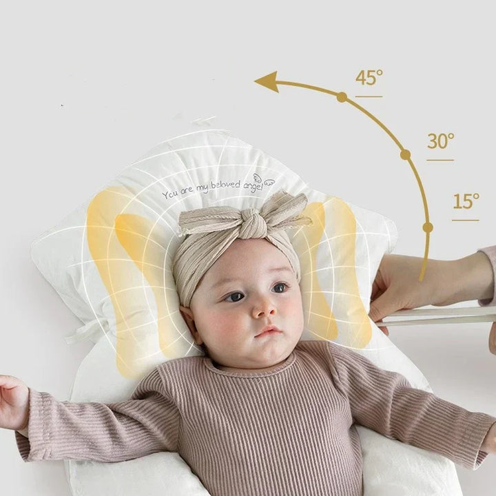 Hypoallergenes Baby-Kopfkissen, weich und atmungsaktiv, bietet ergonomische Unterstützung für gesunden Schlaf.
