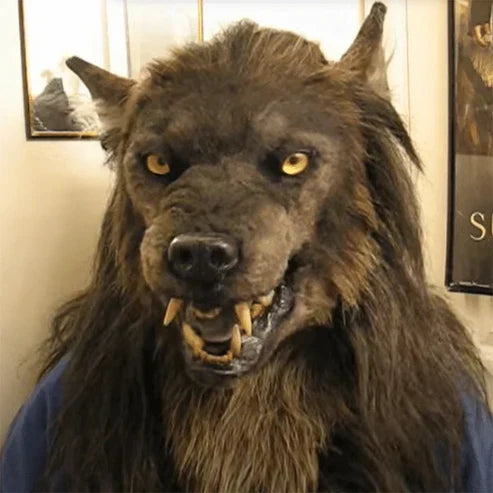 "Imposante Wolf-Maske mit realistischem Kunstfell, handgefertigt aus Silikon, ideal für Halloween-Kostüme und Cosplay."