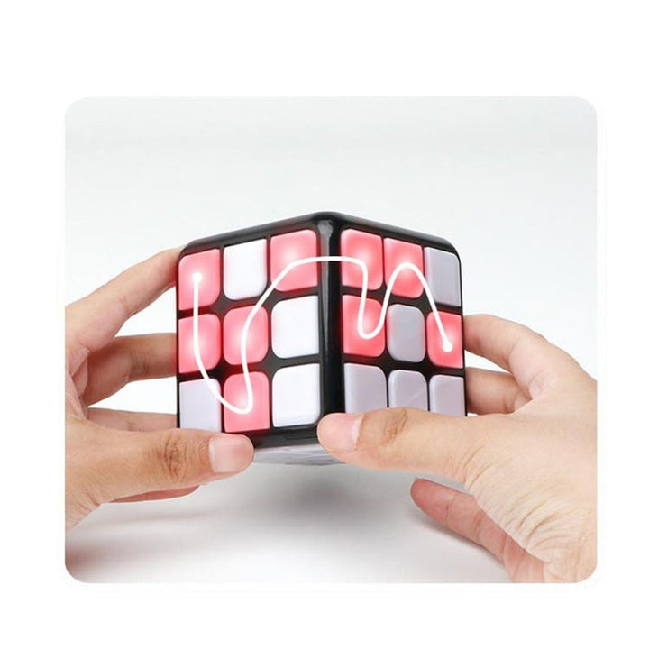 Intelligentes Rubik's Cube Puzzle, stilvolles Design, verbessert kognitive Fähigkeiten, ideal für alle Schwierigkeitsstufen.