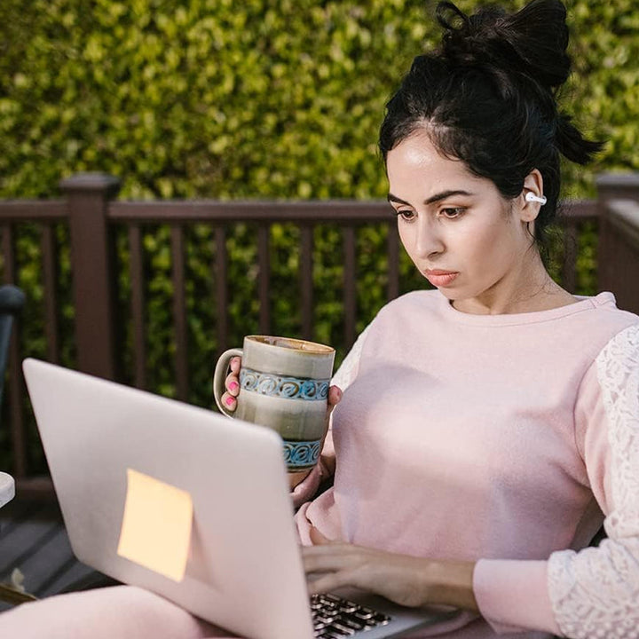 "Kabelloses Bluetooth Sport-Headset, ergonomisch, wasserfest, Schwarz oder Weiß, ideal für Training und Klanggenuss"