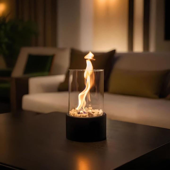 "Klassische Öl Lampe mit Glaszylinder, Metallrahmen, moderne Tischlampe für stilvolle Beleuchtung und Ambiente im Raum."