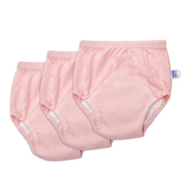 Komfortable, saugfähige Töpfchentraining-Höschen für Kinder in verspieltem Design mit weichem, atmungsaktivem Material.