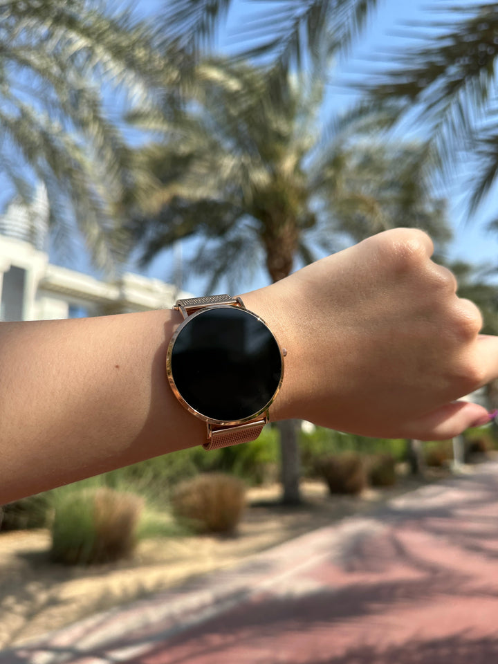 "Kompakte, elegante Smartwatch mit ultradünnem Design und Mesh-Armband, perfekt für jeden Stil, AMOLED-Display."