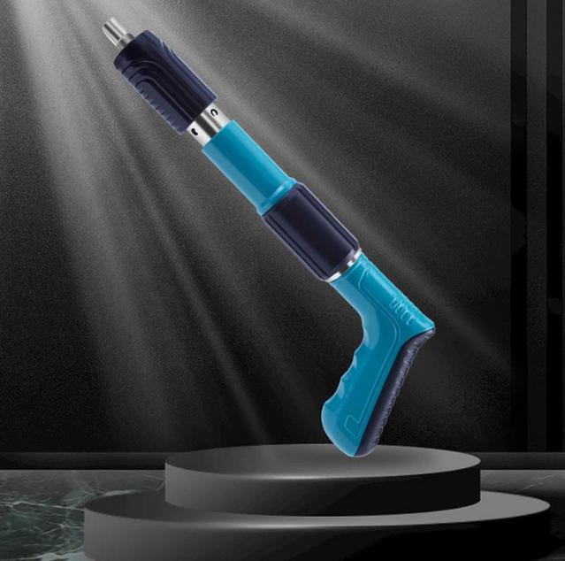 Kompakte, leichte Nagelpistole für Beton und Stahl mit imposanter Durchschlagskraft, ideal für Profis im Bauwesen.