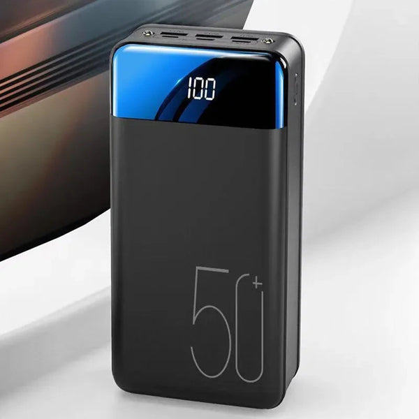 "Kompakte, leichte Powerbank 100000mAh für schnelles Laden, mattes Gehäuse, tragbar, ideal für Smartphones & Tablets."