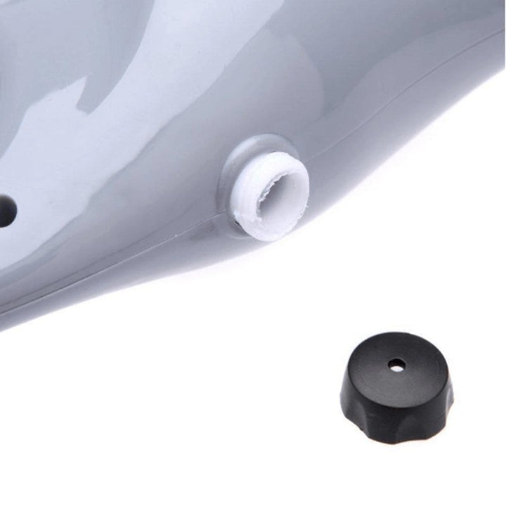 "Kraftvolle BBQ-Reinigungsbürste, geeignet für alle Grillroste, ergonomisch und chemiefrei, für streifenfreie Sauberkeit."