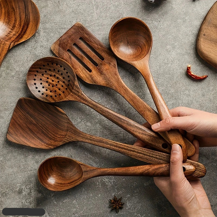 "Küchenset aus natürlichem Teak Holz, rustikal-elegantes Design, nachhaltige Küchenhelfer, stilvoll und funktional"