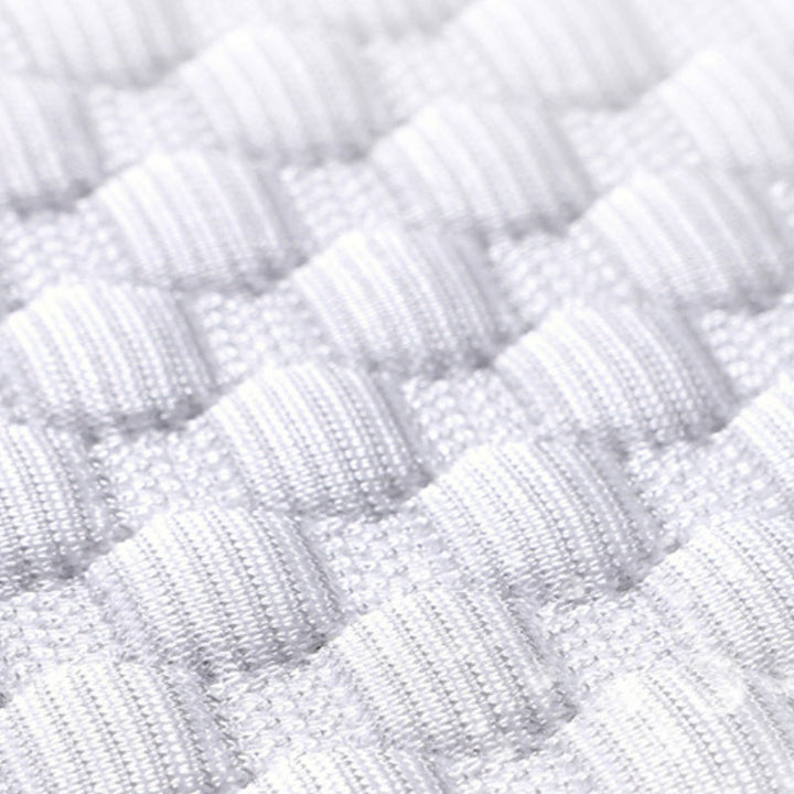 Kühlender Autositzschutz aus atmungsaktiver Eisseide, luxuriöses Design, ideal für Mensch und Tier, rutschfester Halt.