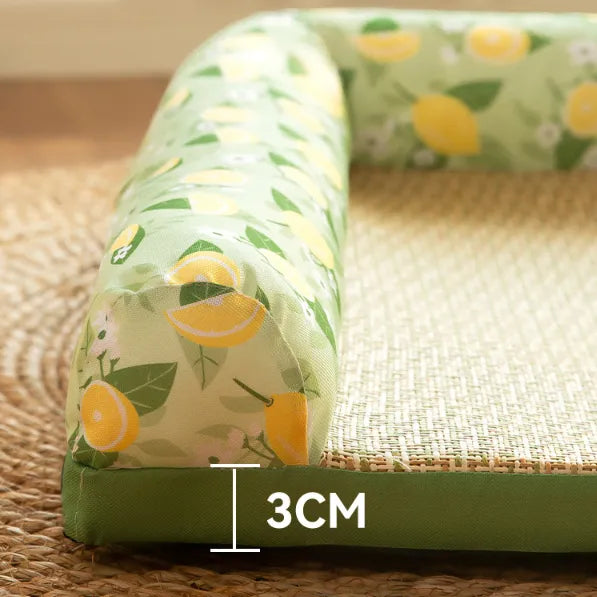 "Kühlmatte mit erhöhtem Rand für Katzen, ideal für Sommerhitze, bietet kühle Liegefläche und Komfort für Haustiere."