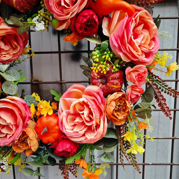 Künstlicher Herbstkranz mit warmen, erdigen Tönen, dekorativ für Tür oder Wand, perfekte Deko für drinnen und draußen.