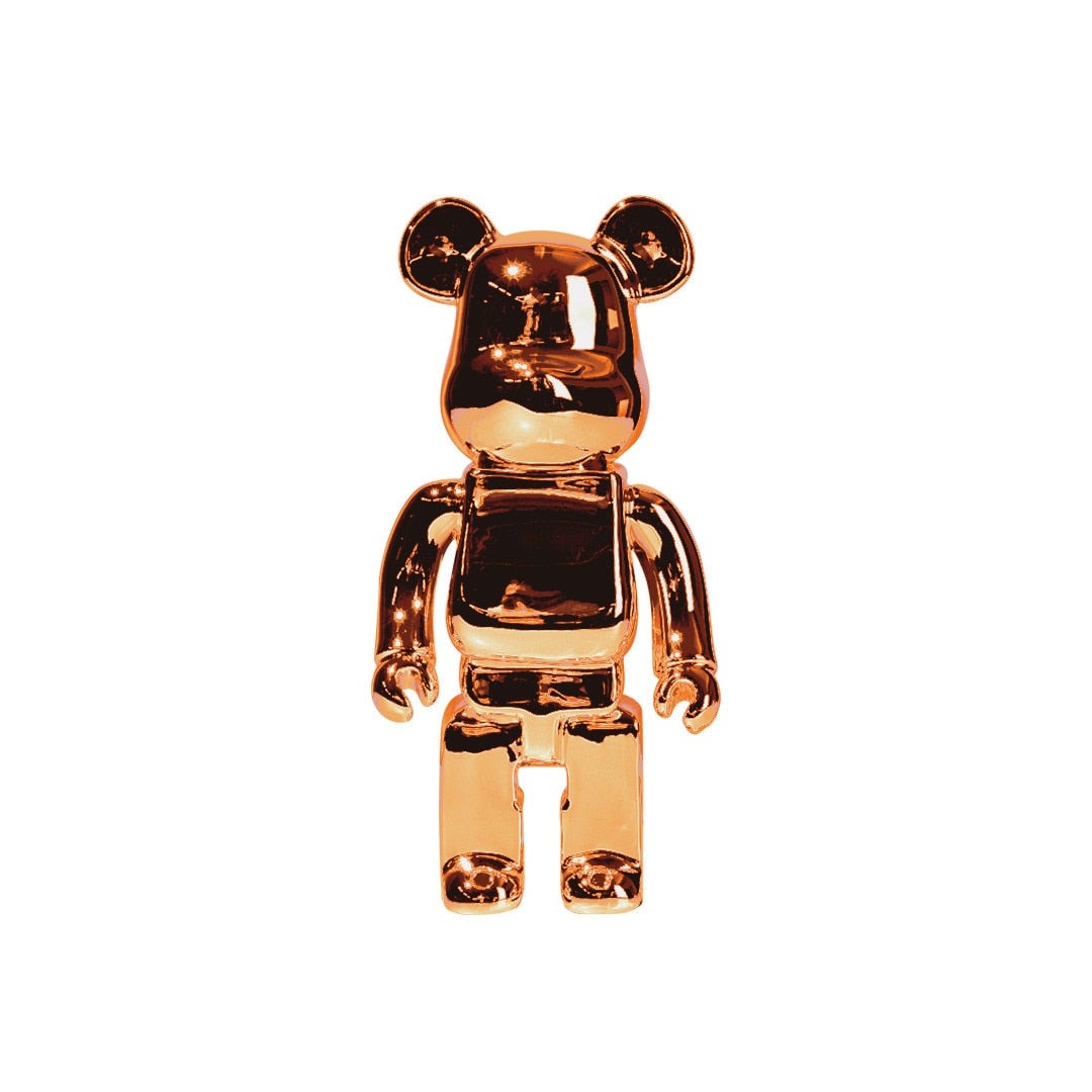 "Lebendige Bearbricks Skulptur mit buntem Design, ideal als stylische Tischdekoration und Sammlerfigur, aus Harz gefertigt."