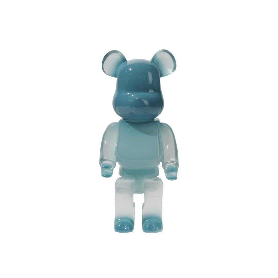 "Lebendige Bearbricks Skulptur mit buntem Design, ideal als stylische Tischdekoration und Sammlerfigur, aus Harz gefertigt."
