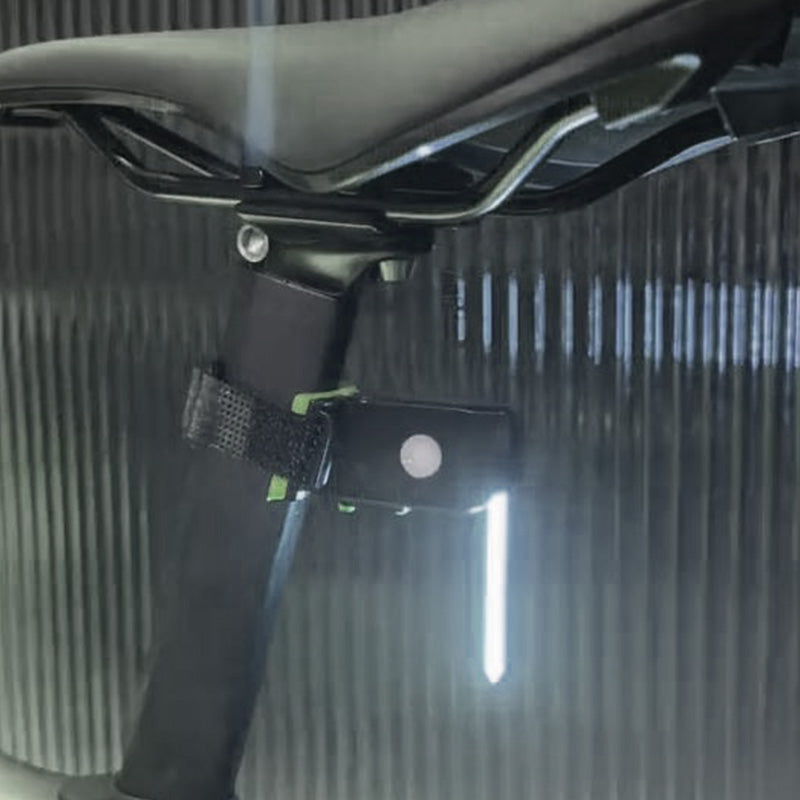 LED Fahrrad Rücklicht: Kompakt, 40 Lumen, einfach zu montieren. Intensiv leuchtend in Blau, Gelb, Grün, Rosa, Rot.