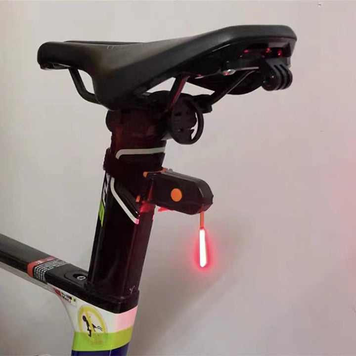 LED Fahrrad Rücklicht: Kompakt, 40 Lumen, einfach zu montieren. Intensiv leuchtend in Blau, Gelb, Grün, Rosa, Rot.