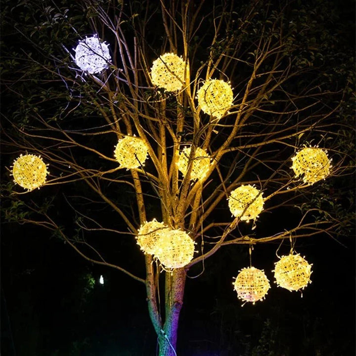 LED-Lichtkugel aus Rattan mit warmem Licht, wasserdicht für Innen und Außen, dekorative Beleuchtung, 20 cm Durchmesser.