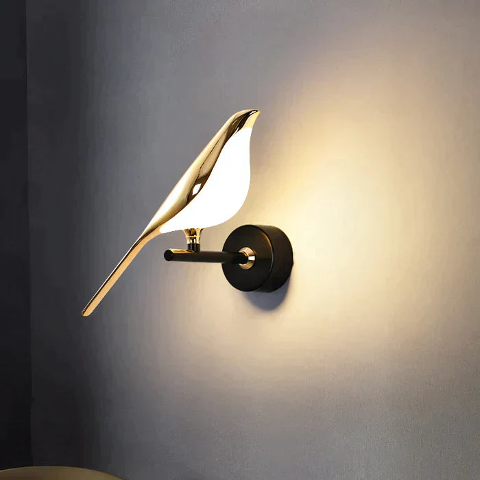 LED Wandleuchte mit Vogelmotiv, nordischer Stil, warme LED-Lichter, kunstvolle Schatten, elegante Wanddekoration.
