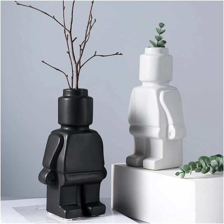 "Lego-Keramikvase im modernen Design, weiße Vase mit spielerischem Roboter-Look für stilvolle Wohn- und Bürodekoration."