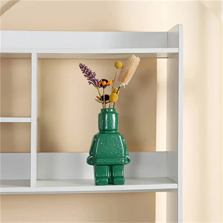 "Lego-Keramikvase im modernen Design, weiße Vase mit spielerischem Roboter-Look für stilvolle Wohn- und Bürodekoration."