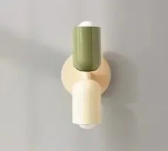 Leistungsstarker TwinGlow LED Doppelscheinwerfer mit robustem Eisenkörper, ideal für weite Außenbereiche.