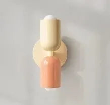 Leistungsstarker TwinGlow LED Doppelscheinwerfer mit robustem Eisenkörper, ideal für weite Außenbereiche.