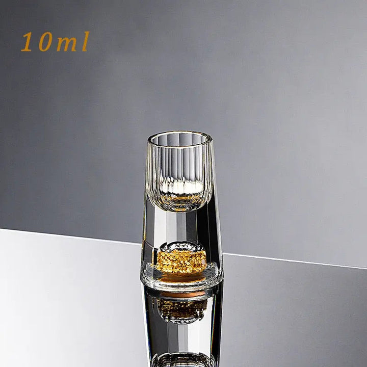 "Luxus Kristall Whiskeyglas, elegante Form, hochwertige Transparenz, perfektes Esstisch-Accessoire für Whiskey-Liebhaber."