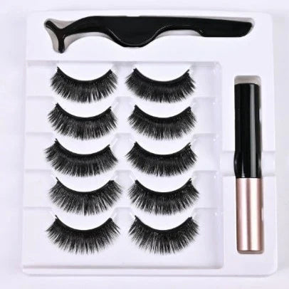 "Magnetische Wimpernverlängerung für mehr Volumen, natürliche Optik, einfaches Anbringen ohne Kleber, glamouröser Look."