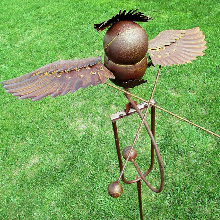 "Metallvogel Deko für Garten: Adler mit beweglichen Flügeln, kunstvoll gestaltet, wetterbeständig für magischen Outdoor-Touch