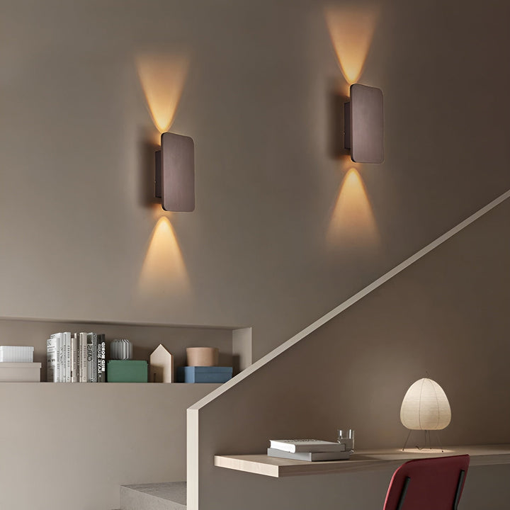 Minimalistische LED-Wandleuchte für stilvolles Wohnen, rechteckiges Design, warme Lichtquelle, energieeffizient, Aluminium.