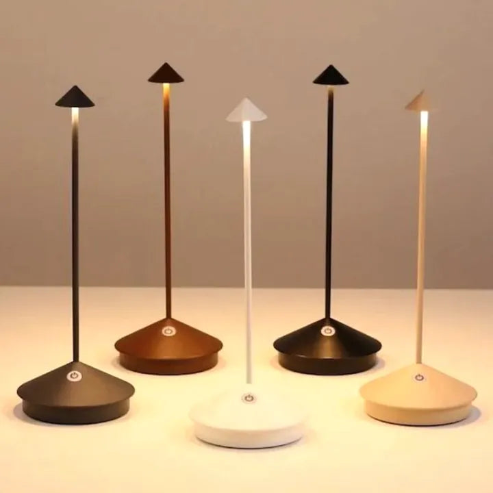 "Minimalistische Serenity LED Tischlampe, weiß, dimmbar, wasserfest, modern, für Innen- und Außenbereiche geeignet."