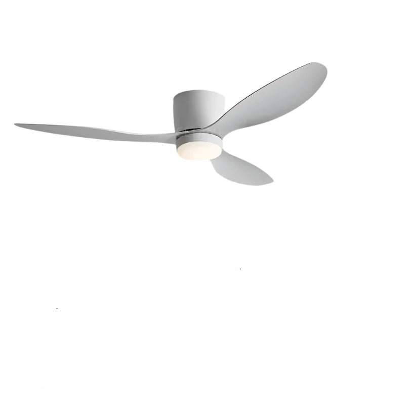Minimalistischer LED-Deckenventilator mit Fernbedienung, stilvolles Design, energieeffiziente Beleuchtung, weiße Ausführung.