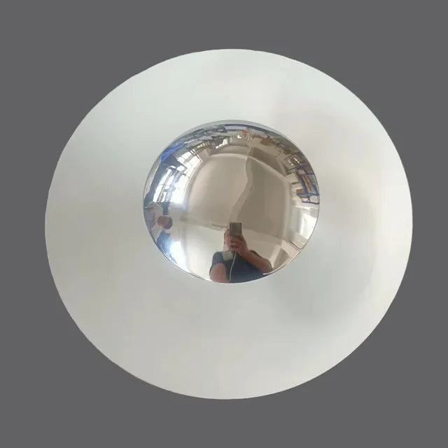 "Moderne runde LED Wandlampe mit geschwungenem Glasdesign und leuchtenden Farben für stilvolle Eleganz im Zuhause."