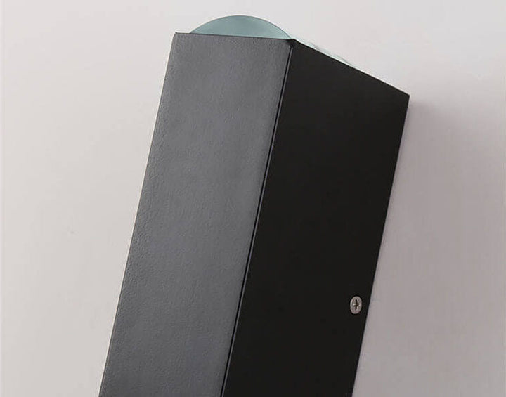 "Moderne schwarze LED-Außenwandleuchte, wetterfest, rechteckiges Design, elegantes, warmes Licht für Terrassenbeleuchtung."