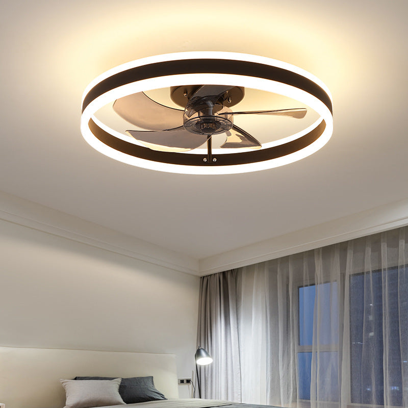 "Moderner LED-Deckenventilator mit eleganten Flügeln und integrierter LED-Beleuchtung, perfekt für Wohn- oder Büroräume."