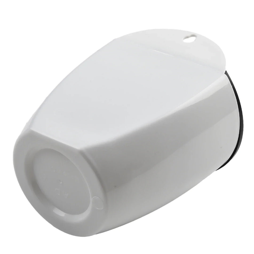 "Moderner, selbstbewässernder Hängepflanztopf mit stilvollem Design für Wandmontage – ideal für drinnen und draußen."