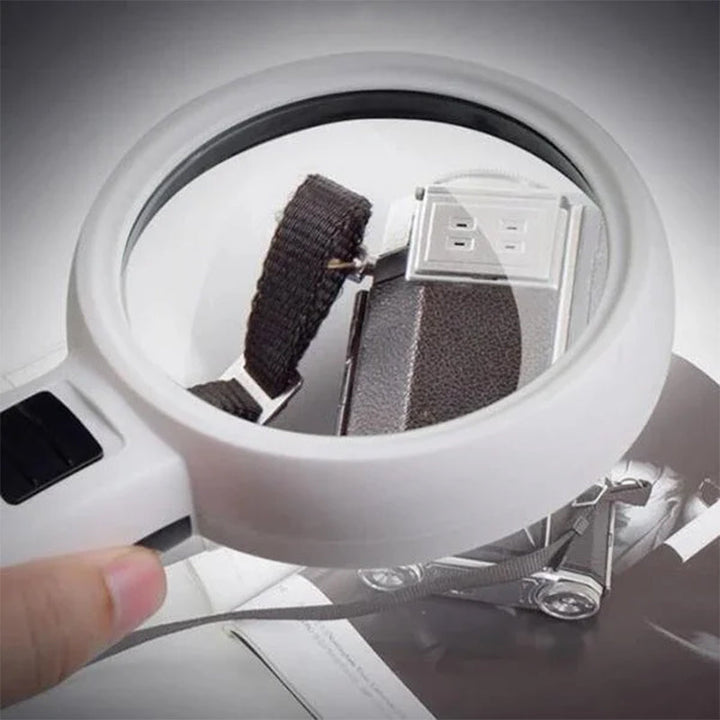 "Optische Lupe mit 30-facher Vergrößerung und LED, ergonomisch, ideal für Sehschwache, Schmuckbegutachtung und Modellbau."