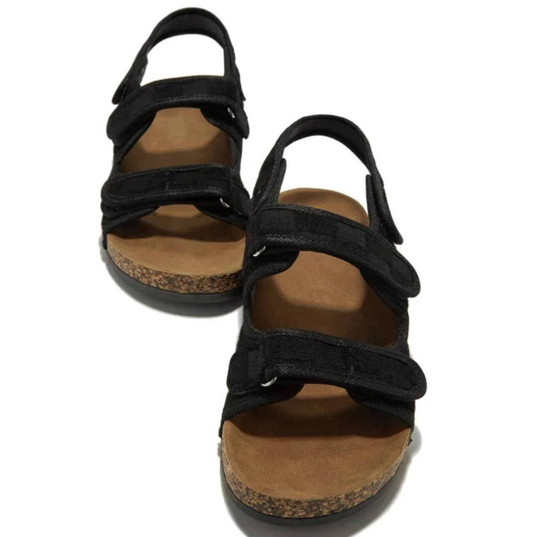 "Orthopädische Sandalen mit verstellbarem Klettverschluss, orthopädischem Fußbett und rutschfester Sohle in Blau."