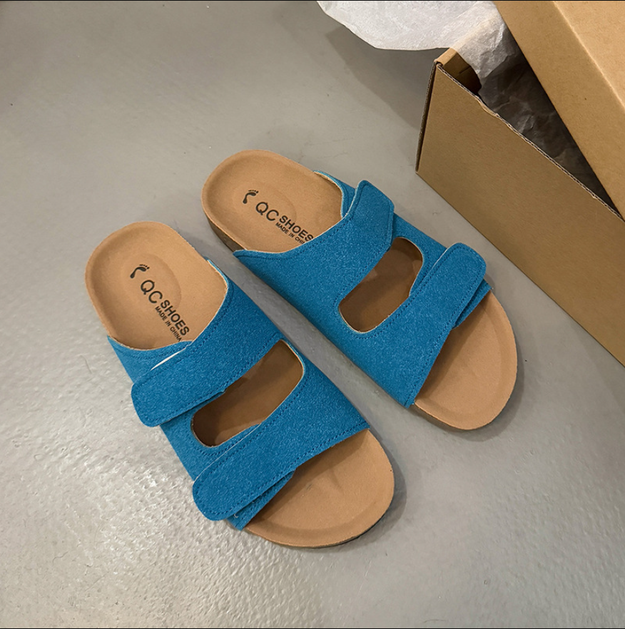 "Orthopädische Sandalen mit verstellbarem Klettverschluss, orthopädischem Fußbett und rutschfester Sohle in Blau."