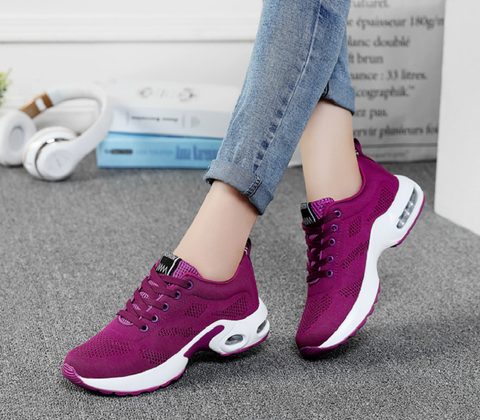 "Orthopädische Turnschuhe für Damen, hellblau-violett, mit ergonomischem Design für maximalen Komfort und Stil."