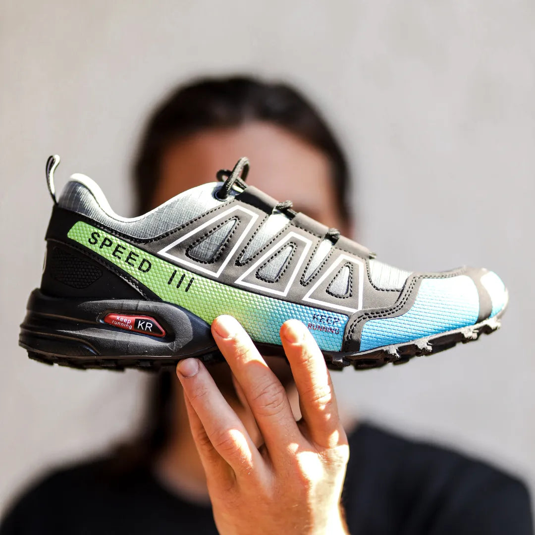 Orthopädische Wanderschuhe mit rutschfester Sohle und breitem Zehenraum, ideal für Komfort und Stabilität beim Wandern.