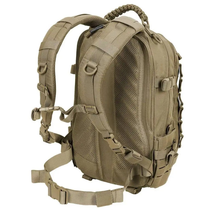 "Robuster taktischer Rucksack in Camouflage, 30-Liter-Stauraum, wasserabweisend, ideal für Camping und Wandern."