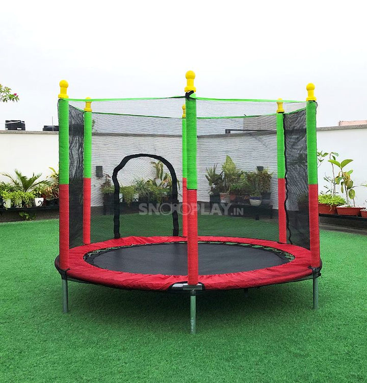"Sicheres Kindertrampolin mit robustem Rahmen, Schutzrand und Netz; ideal für draußen, geeignet bis 100 kg, einfach montierba