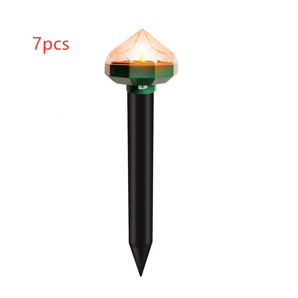 "Solarbetriebener Tiervertreiber für den Garten, wetterfest und umweltfreundlich, schützt vor Nagetieren durch Schallwellen."