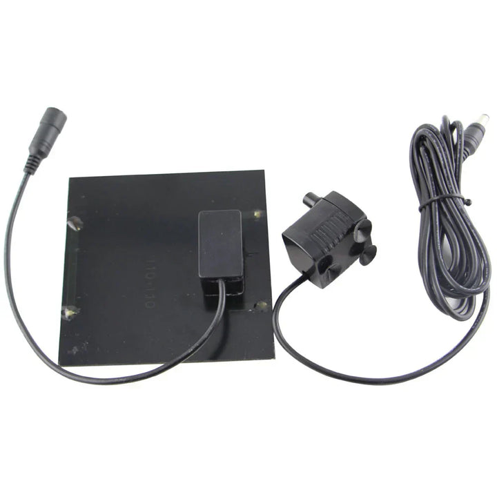 Solarbetriebener Wasserbrunnen im Garten mit verschiedenen Sprühköpfen, solarbetrieben, ideal für Teiche und Vogelbäder.