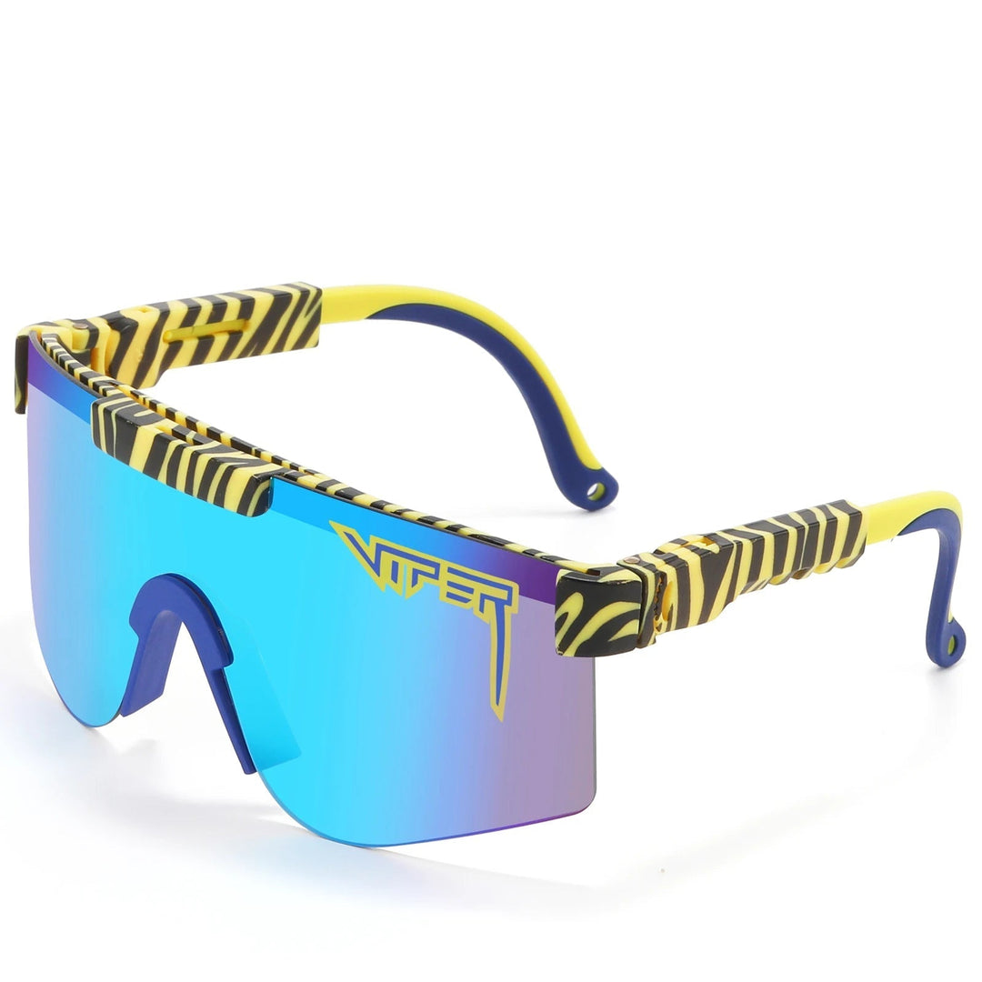 Stilvolle Outdoor-Sportbrille mit UV400 Schutz, schwarzer Rahmen und Polycarbonat-Gläser; ideal für Radfahren im Freien.