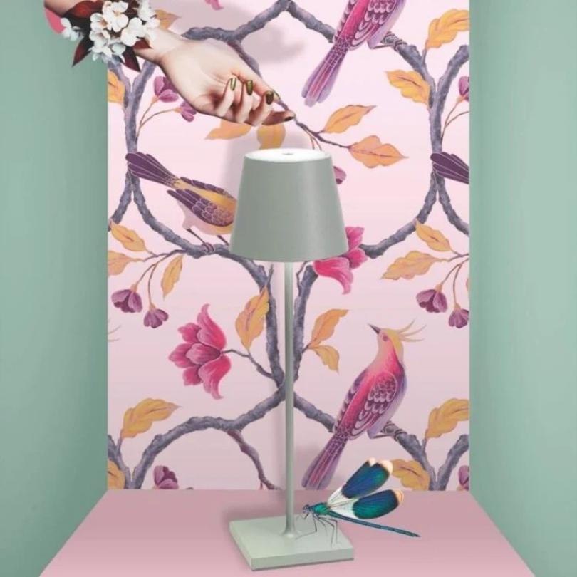 "Touch-sensitive LED-Tischlampe, kabellos, stilvolles Design, modernes Flair, in verschiedenen Farben verfügbar."